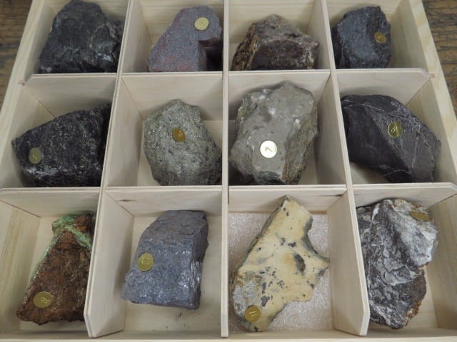 Zestaw - rudy metali