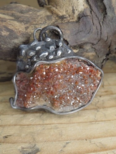 wanadynit - wisior ze szczotką kryształów