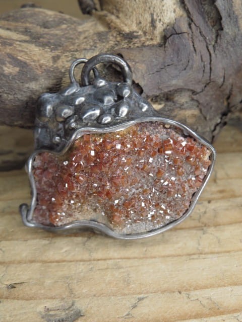 wanadynit - wisior ze szczotką kryształów