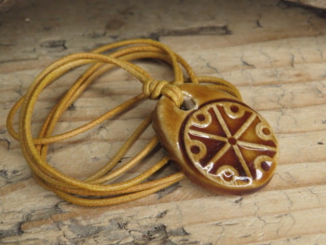 Symbol Peruna - wisior ceramiczny