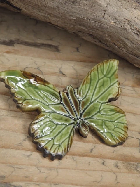 Broszka ceramiczna – motyl