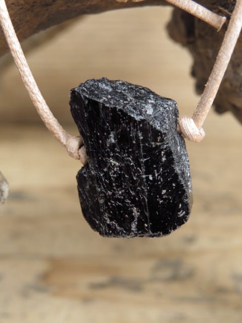 czarny turmalin * amulet ochronny na rzemieniu