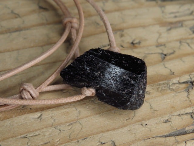 czarny turmalin * amulet ochronny na rzemieniu