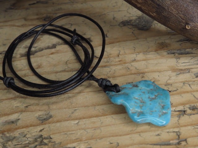 turkus naturalny * ochrona w podróży * amulet na rzemieniu