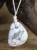 howlit biały - amulet na rzemieniu