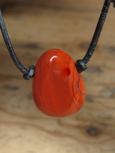 jaspis czerwony * amulet na rzemieniu
