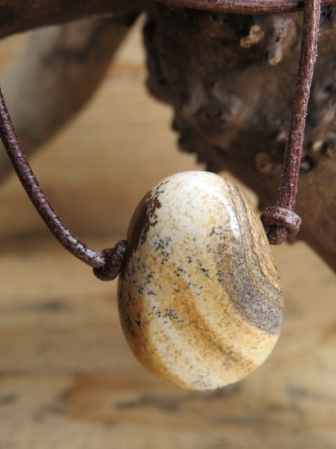 jaspis Kalahari - amulet na rzemieniu