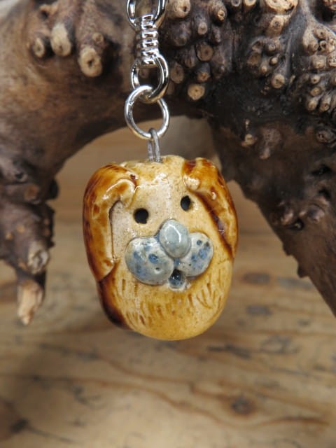 Ceramiczny brelok pies - rękodzieło