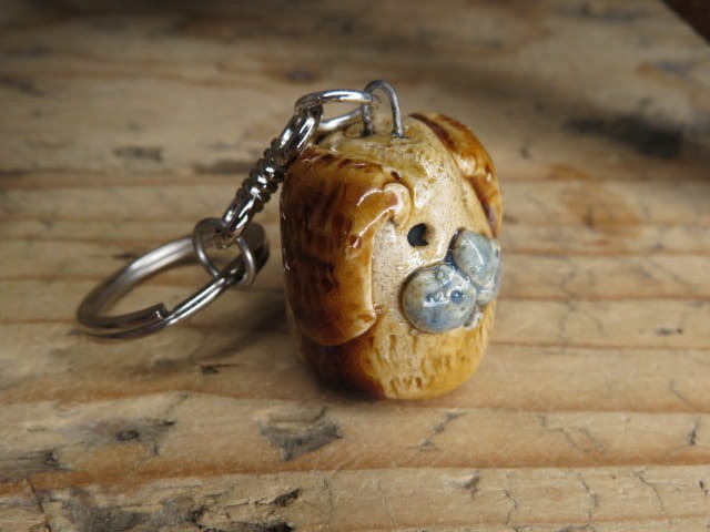 Ceramiczny brelok pies - rękodzieło