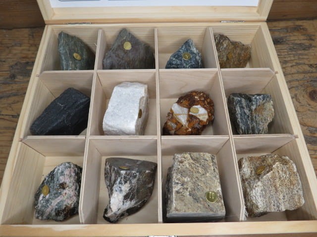 Dydaktyczny zestaw skał metamorficznych - kolekcja