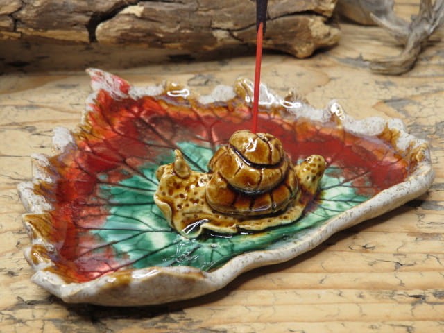 podstawka pod kadzidełko - kadzielniczka liść ze ślimakiem - ceramika ręcznie robiona
