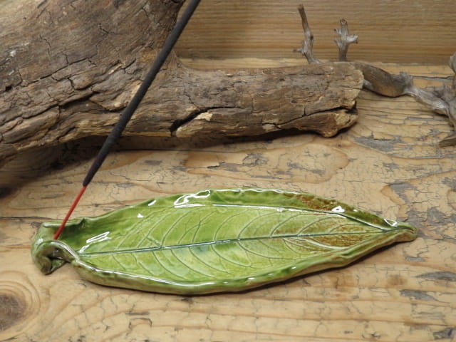 Podstawka pod kadzidełka liść wiesiołka – ceramika ręcznie robiona