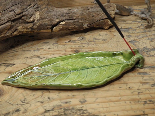 Podstawka pod kadzidełka liść wiesiołka – ceramika ręcznie robiona