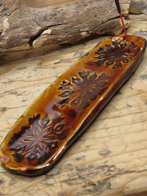 Podstawka pod kadzidełka z ornamentem – ceramika ręcznie robiona