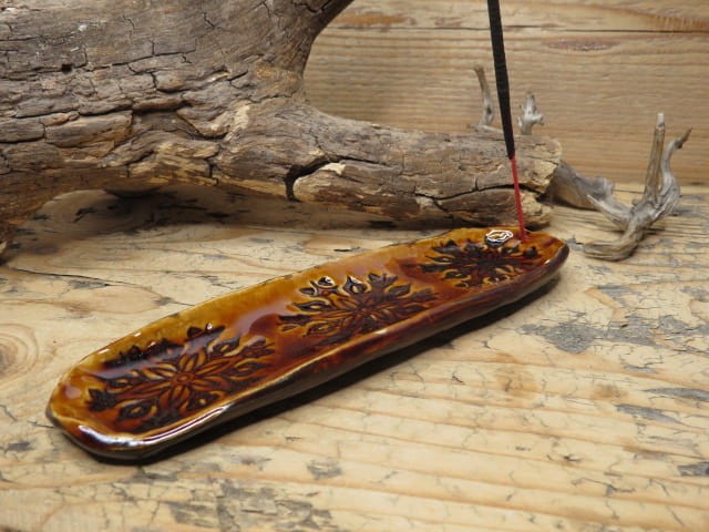 Podstawka pod kadzidełka z ornamentem – ceramika ręcznie robiona