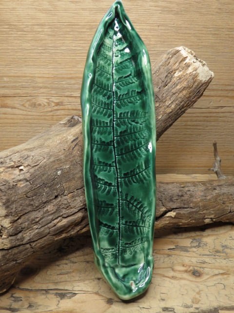 Podstawka pod kadzidełka liść paproci – ceramika ręcznie robiona