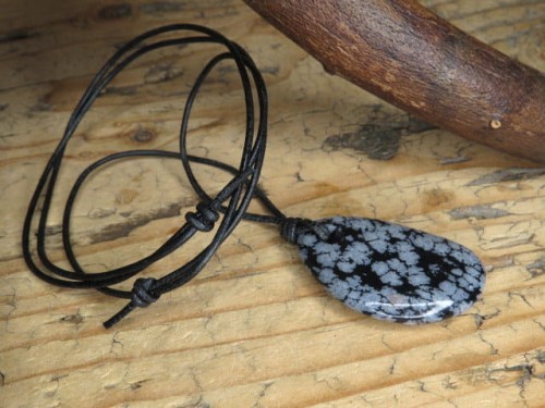 obsydian śnieżny * amulet ochronny na rzemieniu