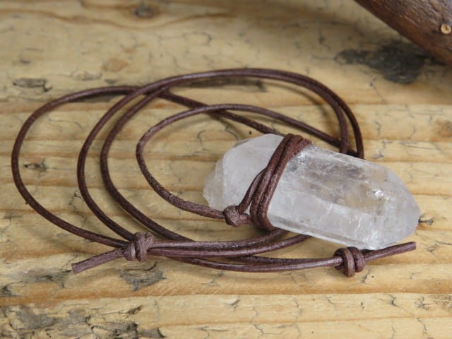 kryształ górski * amulet ochronny na rzemieniu