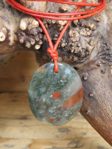 heliotrop - wisior na rzemieniu – kamień odwagi i ochrony