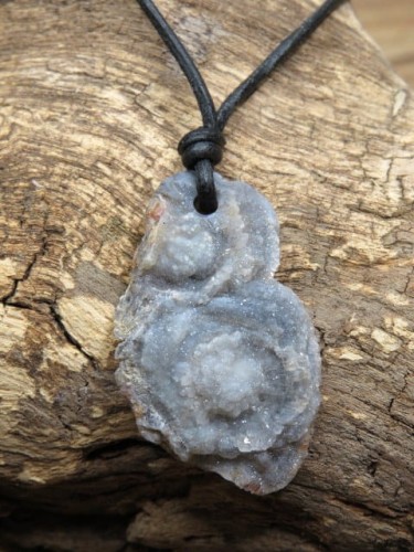 chalcedon - róża chalcedonowa - naszyjnik na rzemieniu