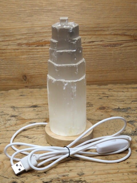 Lampka z kamienia – selenit menhir
