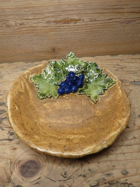 Artystyczny talerz ceramiczny z winogronem - ceramika ręcznie robiona