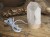 Lampka z kryształu górskiego LED na USB – naturalny kamień z Madagaskaru, specjalnie podcięty i oszlifowany, by stał stabilnie. Nastrojowe światło i pozytywna energia natury.