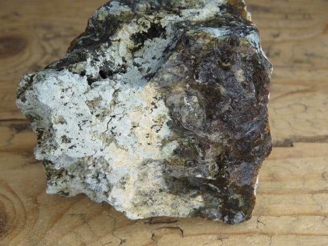 opal oliwkowy i czekoladowy - Nasławice Polska