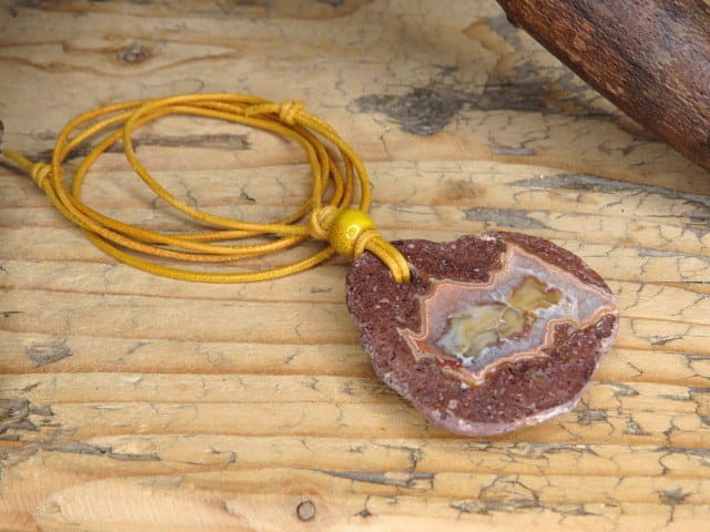 agat z Polski - amulet ogniska domowego - wisior na rzemieniu