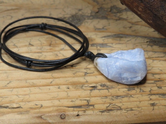 chalcedon błękitny - agat niebieski * naszyjnik na rzemieniu