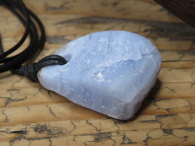 chalcedon błękitny - agat niebieski * naszyjnik na rzemieniu