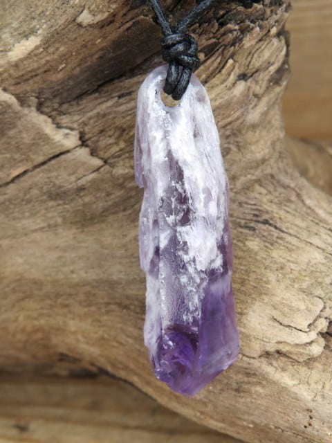Ametyst - kryształ - amulet rozwoju duchowego na rzemieniu