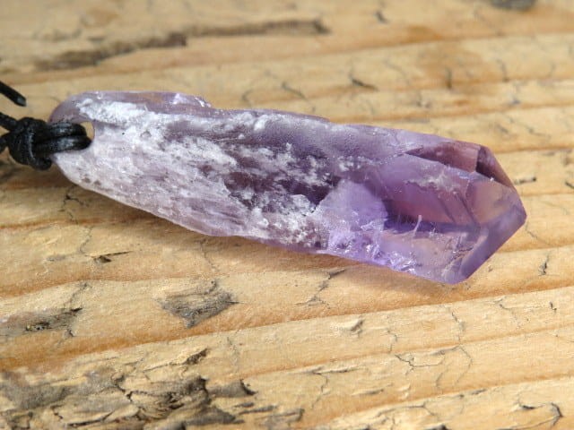 Ametyst - kryształ - amulet rozwoju duchowego na rzemieniu