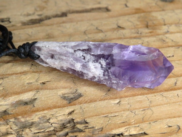 Ametyst - kryształ - amulet rozwoju duchowego na rzemieniu