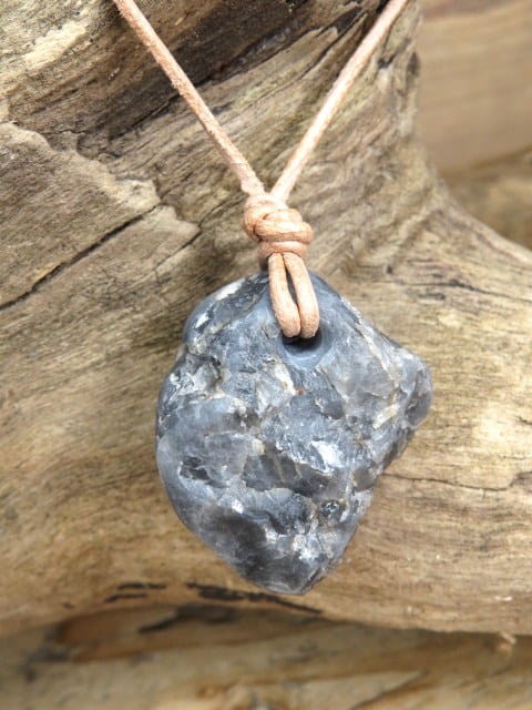 kwarc srebrzysty - Polska - amulet ochronny na rzemieniu