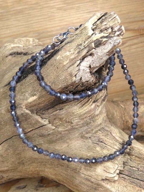 Naszyjnik z ijolitu – delikatny naszyjnik z fasetowanych kamieni, srebro 925