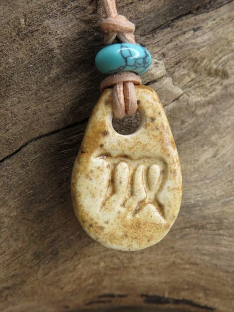 Panna - znak zodiaku wisiorek ceramiczny z howlitem