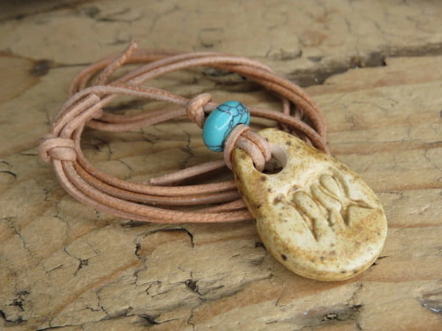 Panna - znak zodiaku wisiorek ceramiczny z howlitem