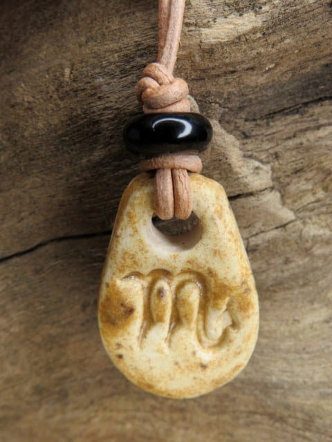 Skorpion - znak zodiaku wisiorek ceramiczny z onyksem