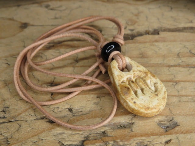 Skorpion - znak zodiaku wisiorek ceramiczny z onyksem