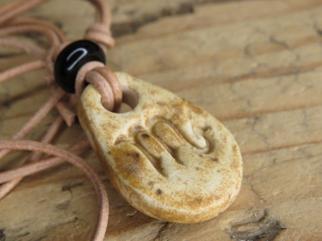 Skorpion - znak zodiaku wisiorek ceramiczny z onyksem