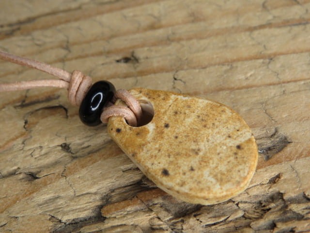 Skorpion - znak zodiaku wisiorek ceramiczny z onyksem