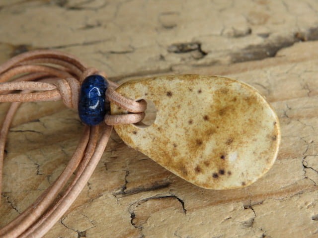 Strzelec - znak zodiaku wisiorek ceramiczny z sodalitem