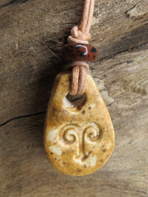 Baran - znak zodiaku wisiorek ceramiczny z obsydianem