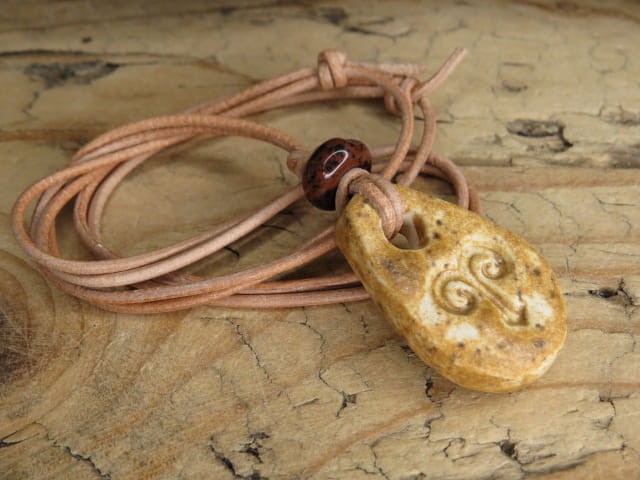 Baran - znak zodiaku wisiorek ceramiczny z obsydianem