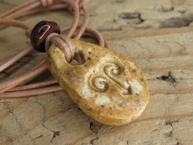 Baran - znak zodiaku wisiorek ceramiczny z obsydianem