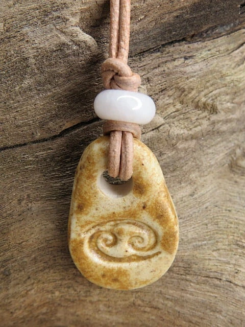 Rak - znak zodiaku wisiorek ceramiczny z kwarcem