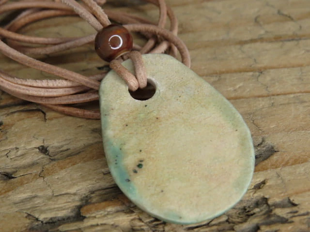 Symbol Welesa - wisior z ceramiki - HANDMADE
