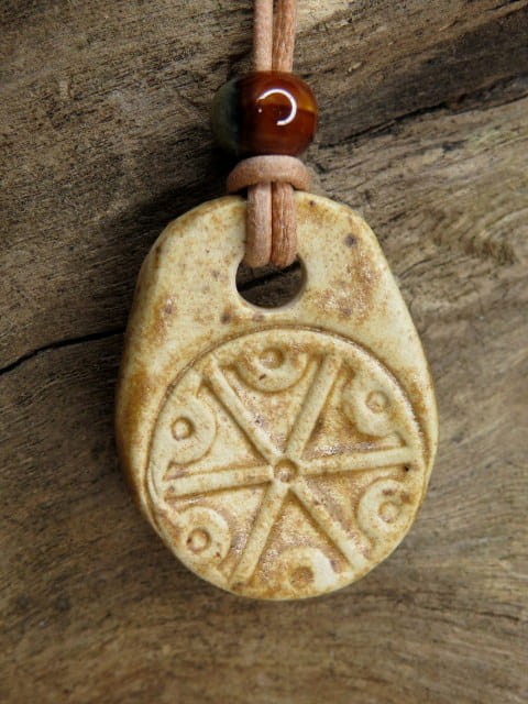 Symbol Peruna - wisior ceramiczny ręcznie robiony