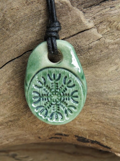 Aegishjalmur -Tarcza Algizowa - wisior z ceramiki - amulet ochronny